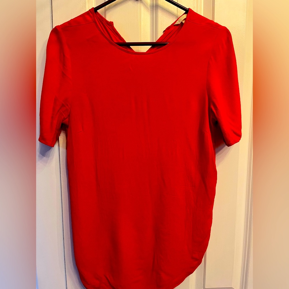 H&M size 2 red creped short sleeved top
